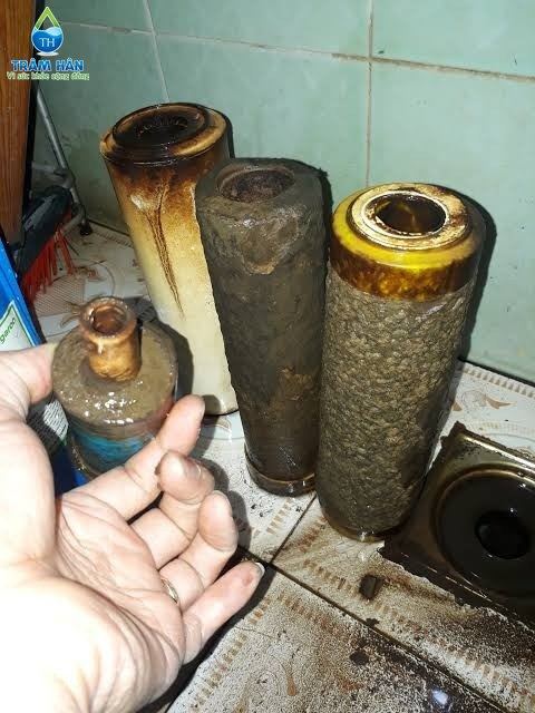 Lõi lọc thô bám đầy cặn sau thời gian sử dụng