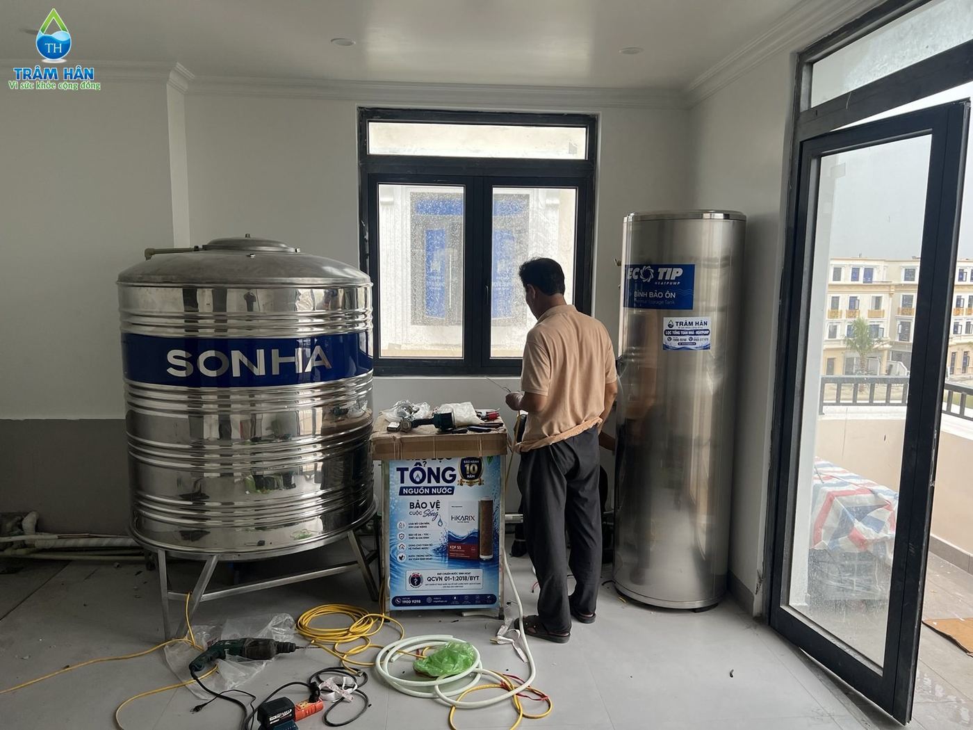 Kỹ thuật viên đấu nối hệ heatpump – Thủy Nguyên
